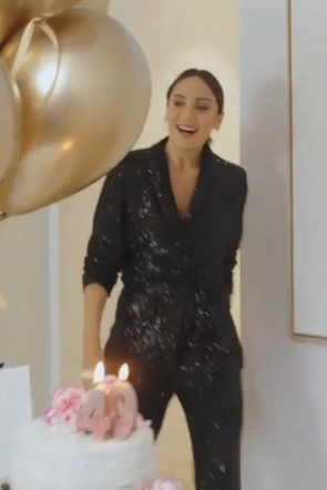 Tamara Falcó en la celebraciçon de su 40 cumpleaños con Sisley París con traje lentejuelas negro Ciudad Real, fiesta, celebración, invitada, evento