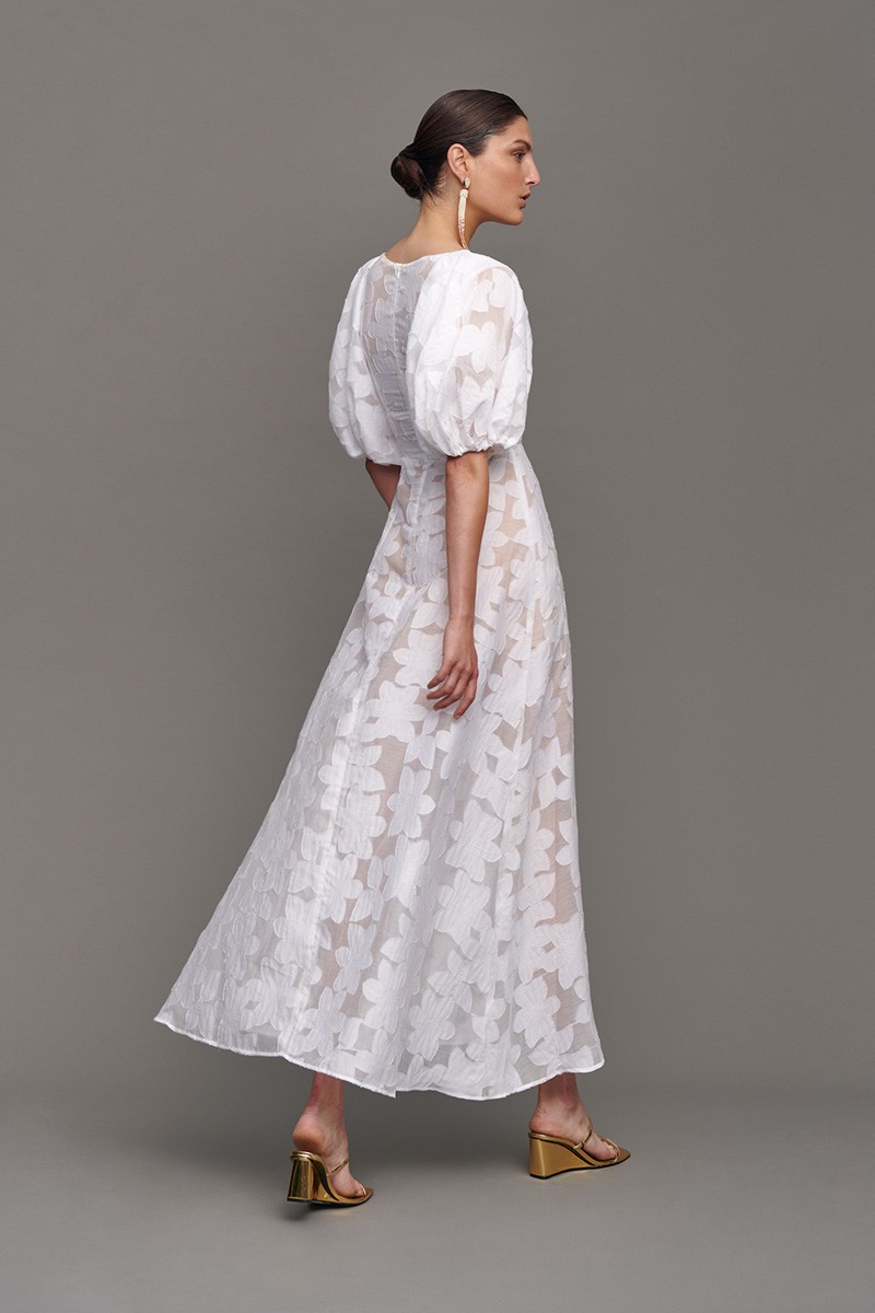 vestido evase con motivos florales blanco para novia civil