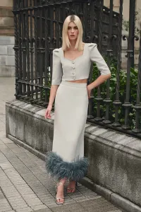 top corto gris escote corazon y botones joya