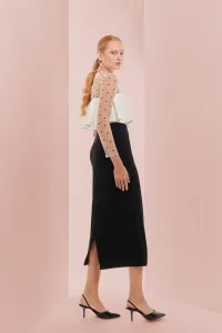 vestido midi blanco y negro con cuerpo plumetti