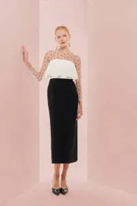 vestido midi blanco y negro con cuerpo plumetti