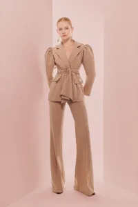 Chaqueta americana creoe camel manga abullonada