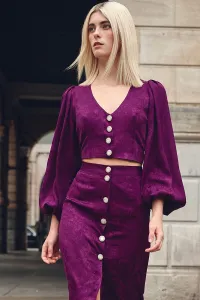 Falda midi morada con botones joya para invitada invierno