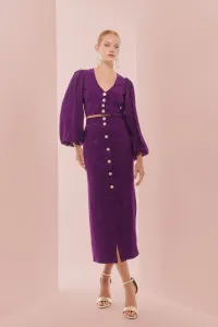 Falda midi morada con botones joya para invitada invierno