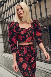 Top joya brocado negro con flores escote corazon invitada
