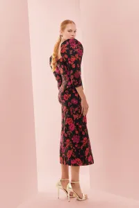Top joya brocado negro con flores escote corazon invitada