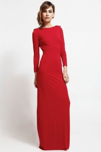 vestido largo de fiesta rojo escote en espalda con cadena dorada