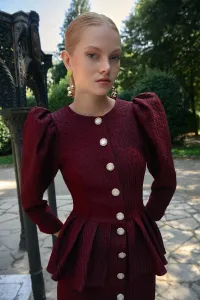 vestido brocado granate con peplum manga abullonada de invitada
