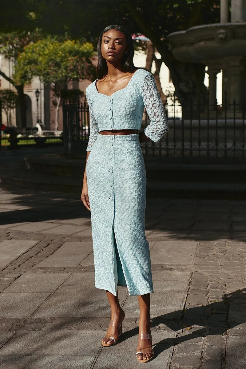 conjunto top y falda azul claro con tul flores bordadas para