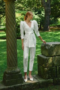 Mono blanco  para novia civil en jacquard  en relieve flores con