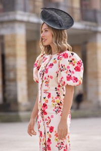 Vestido lino sostenible bordado flores manga globo  para invitada