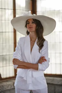 Traje chaqueta y pantalón brocado blanco novia civil