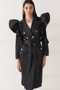 gabardina con volantes larga negro