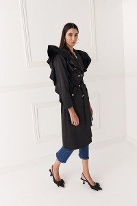 gabardina con volantes larga negro