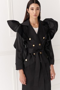 gabardina con volantes larga negro