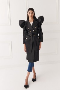 gabardina con volantes larga negro
