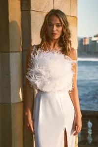 Top de plumas en blanco Roxanne