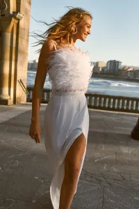 Top de plumas en blanco Roxanne