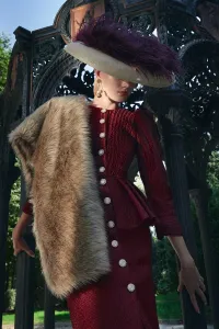 estola de pelo marron para invitada boda, evento