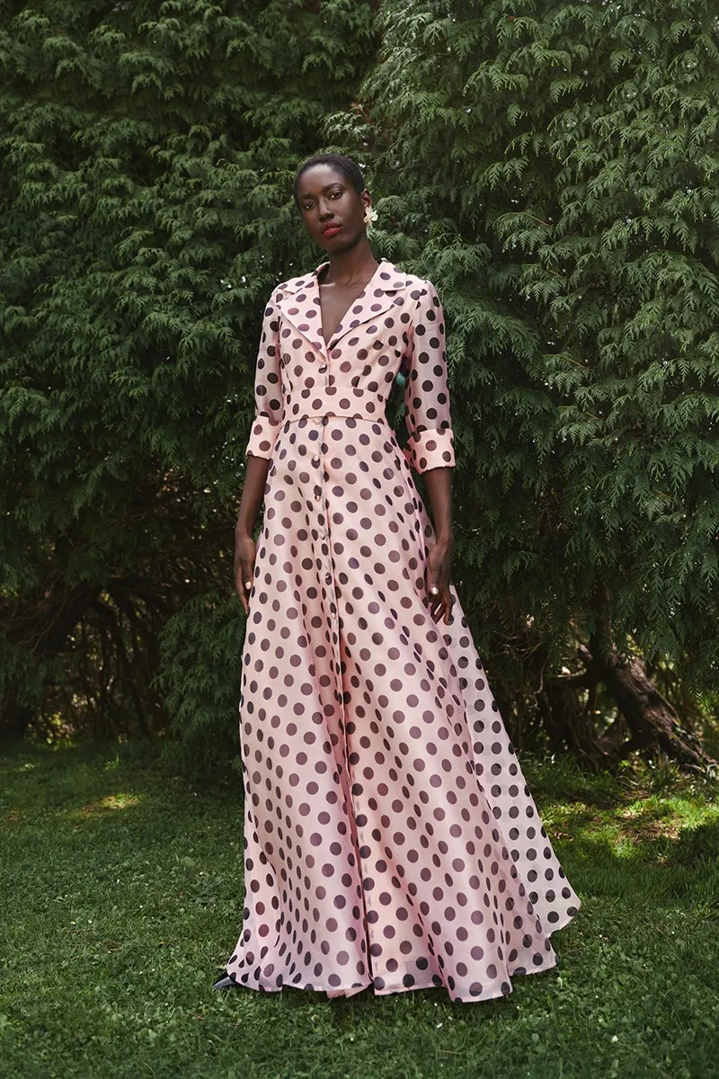 Vestido camisero largo con cuello esmoquin en organza lunares rosa