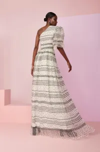Vestido largo asimetrico plumetti blanco negro para invitada o
