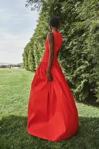 Vestido largo rojo de fiesta para boda con canesú drapeado