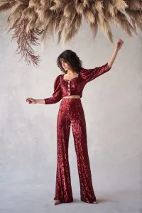 conjunto de top corto con boton joya y manga jamon y pantalon en