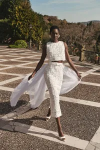 top cruzado en tul blanco y organza en relieve para novia
