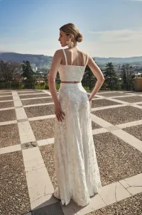 Top corto gasa bordada blanca flores para novias, mama comunion