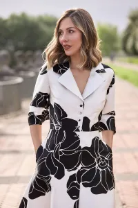 Vestido camisero largo con cuello esmoquin en mikado flores blanco