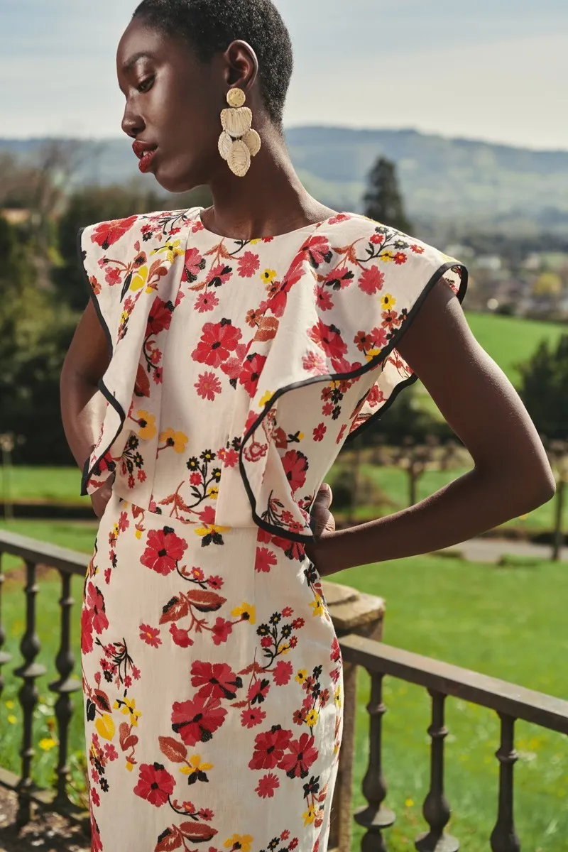 vestido con volantes y falda midi de lino bordado flores para