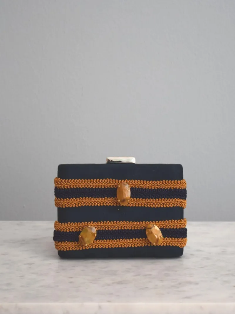 Bolso de ante azul marino con piedras camel