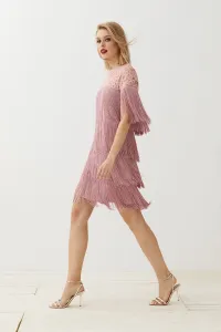 Precioso vestido corto con media manga y flecos en rosa empolvado.