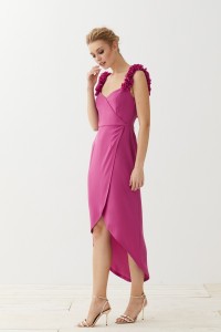 vestido midi cruzado con flores frambuesa