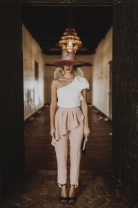 pantalon pitillo rosa peplum dione