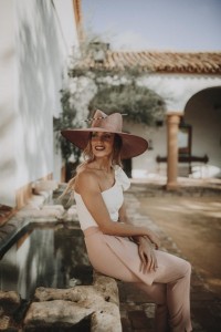 pantalon pitillo rosa peplum dione