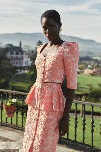 Top joya brocado coral con manga francesa escote corazon invitada