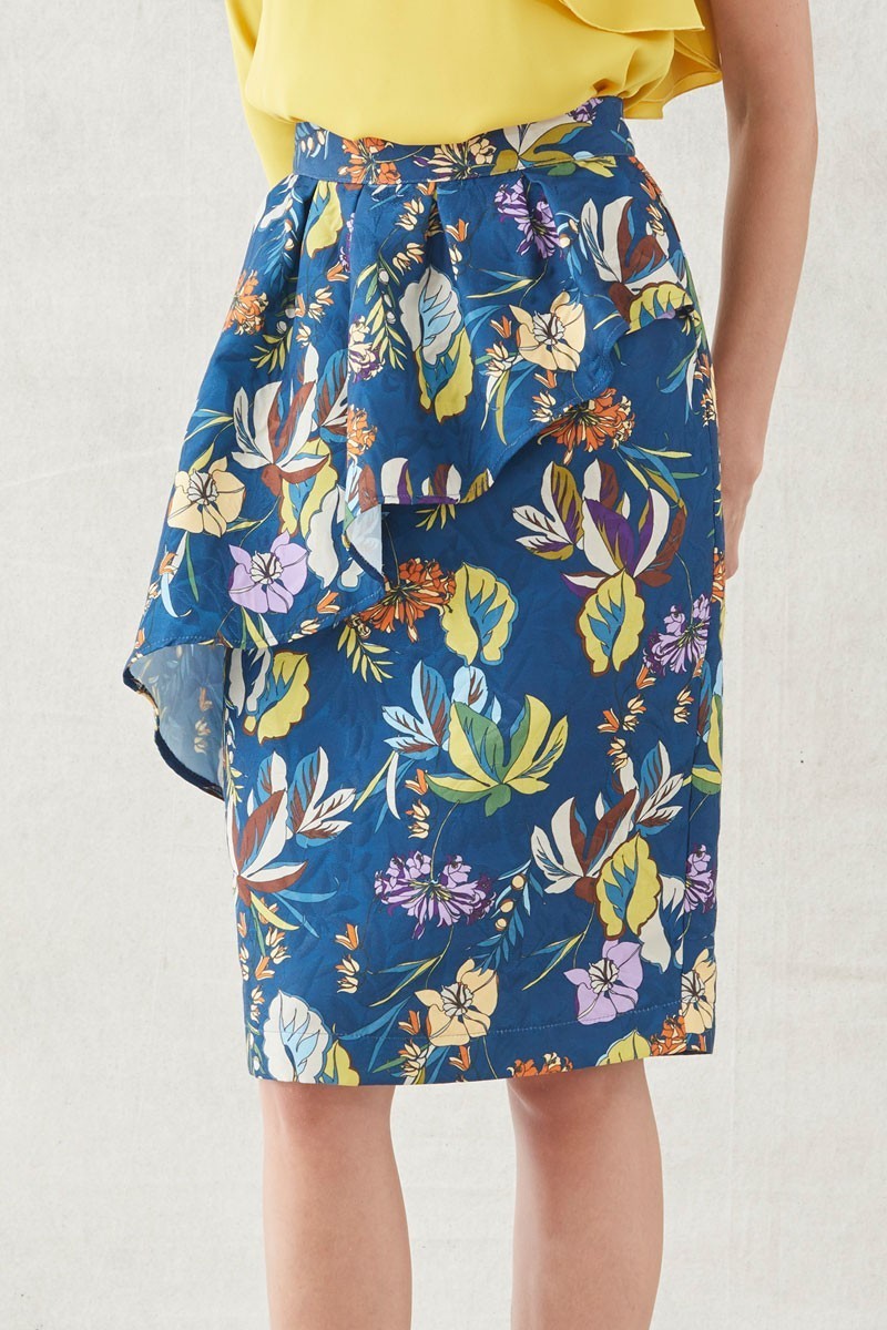 falda corta recta de jadquard estampada con peplum