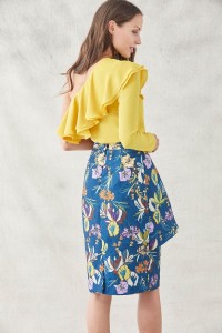 falda corta recta de jadquard estampada con peplum