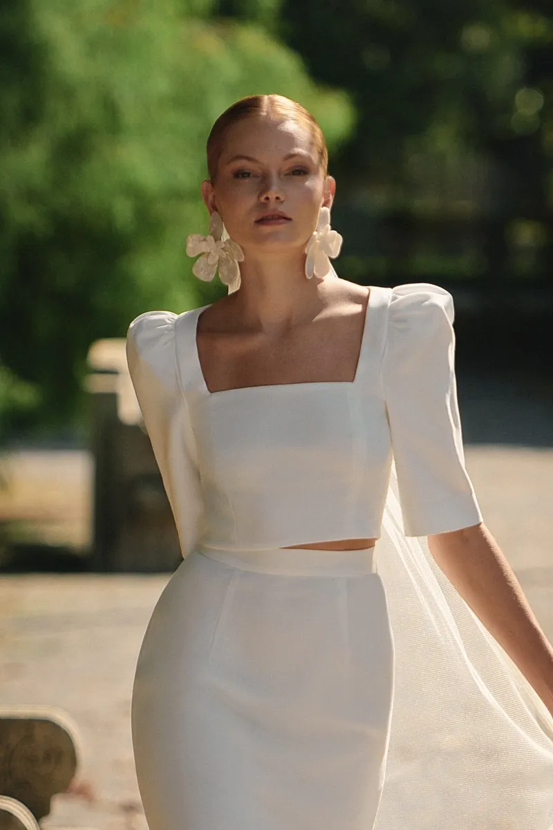 Top corto blanco para boda civil media manga