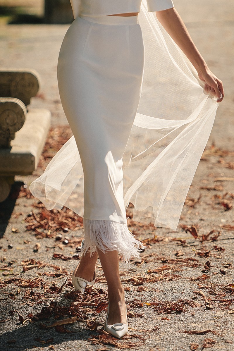 Falda midi blanca de plumas Corolla