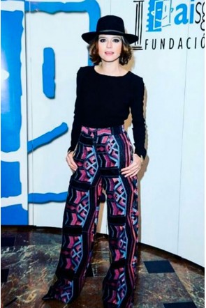 Cristina Alarcon con pantalon palazzo etnica y blusa negra manga larga dubai apparentia