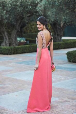 Sandra Majada con vestido aster largo lentejuelas color coral de apparentia blog invitadas perfectas