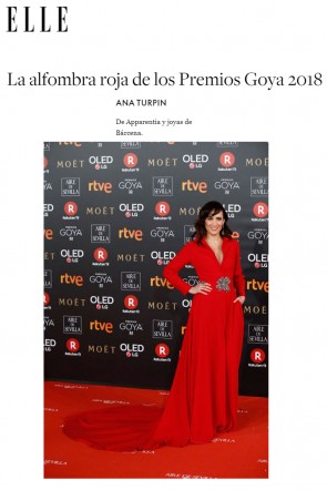la actriz ana turpin con vestido rojo camisero de apparentia en los goya 2018
