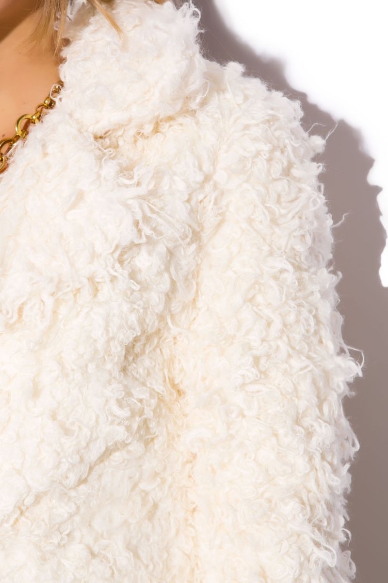 Abrigo de Pelo Crudo