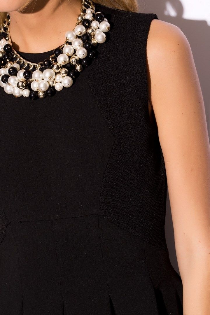 Vestido Negro de Fiesta con vuelo - detalle