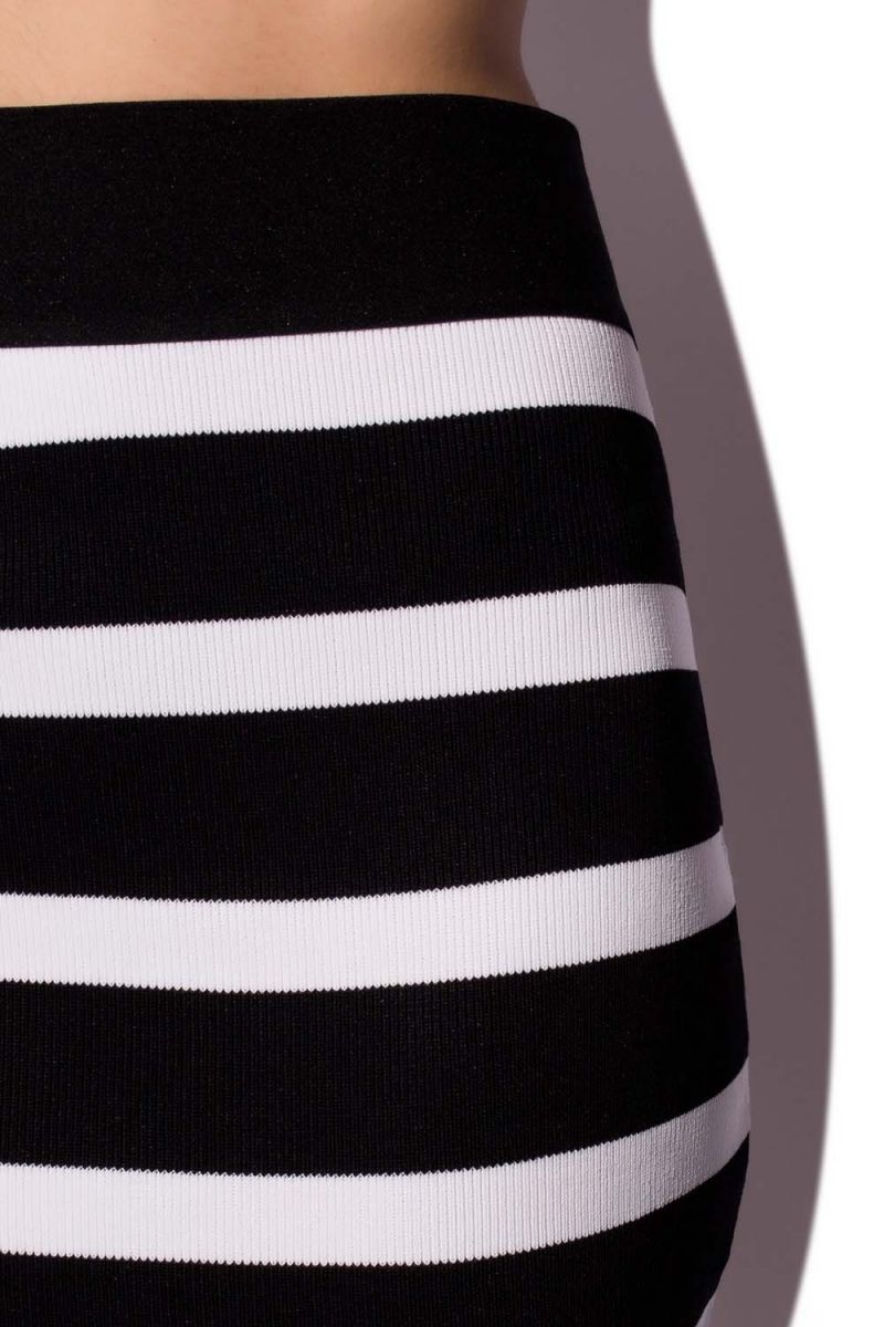 minifalda q2 blanco y negro