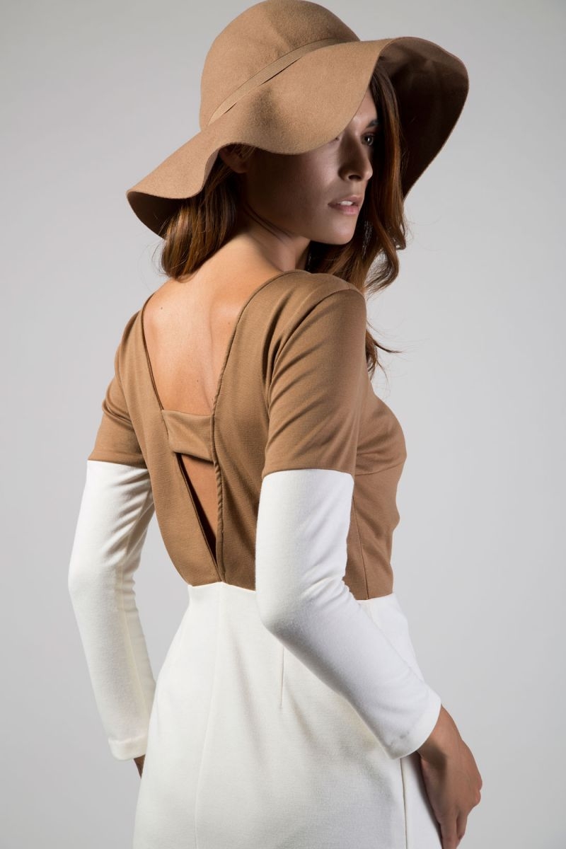 vestido corto de punto con escote en la espalda de daluna online