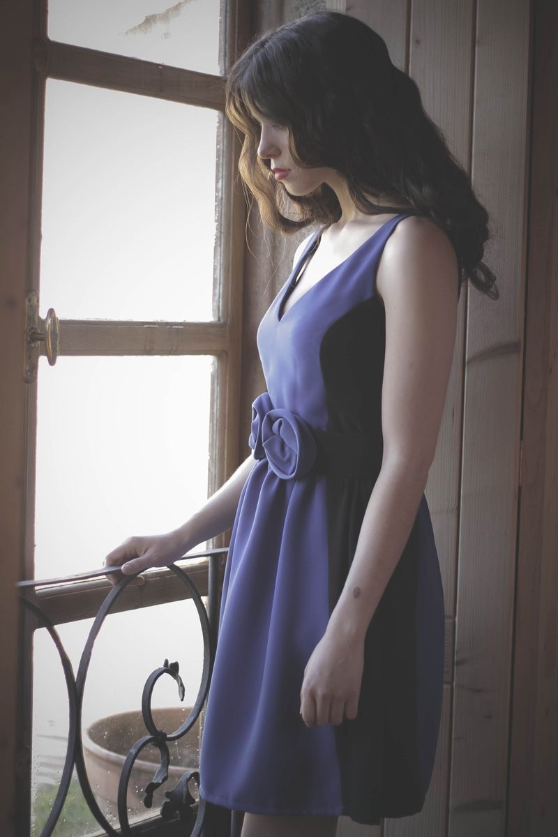 Vestido de fiesta azul y negro