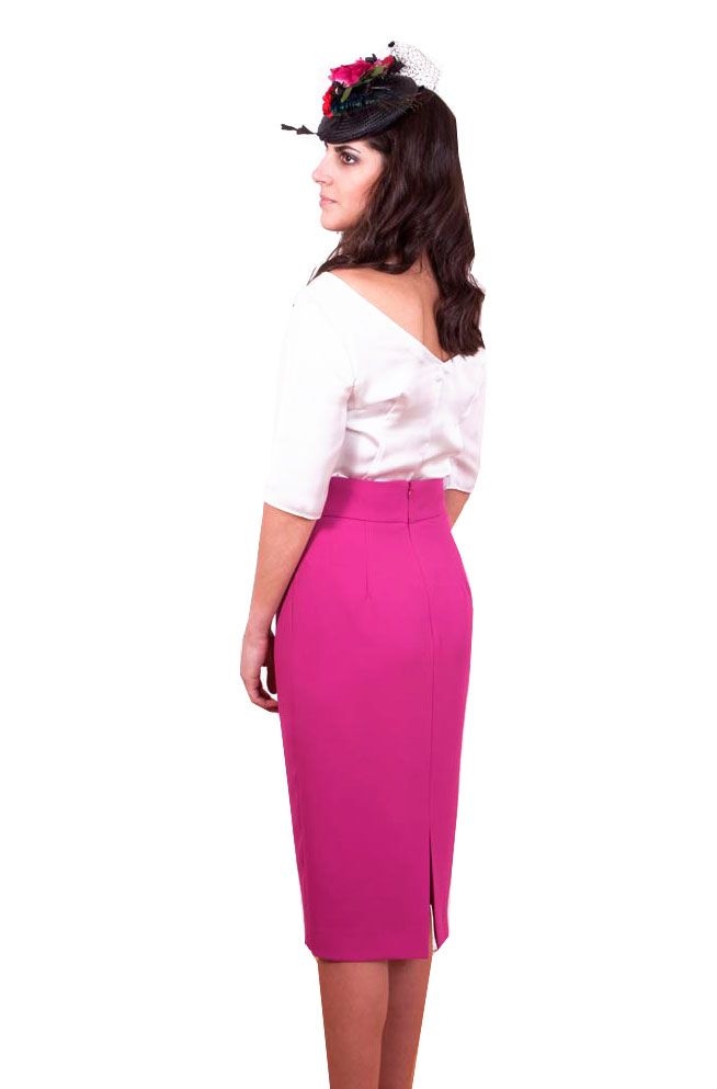 conjunto para boda de falda midi fucsia y blusa blanca de bouret
